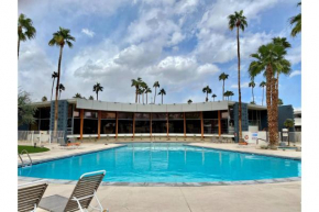 Ocotillo Art Bungalow by Oranj Palm